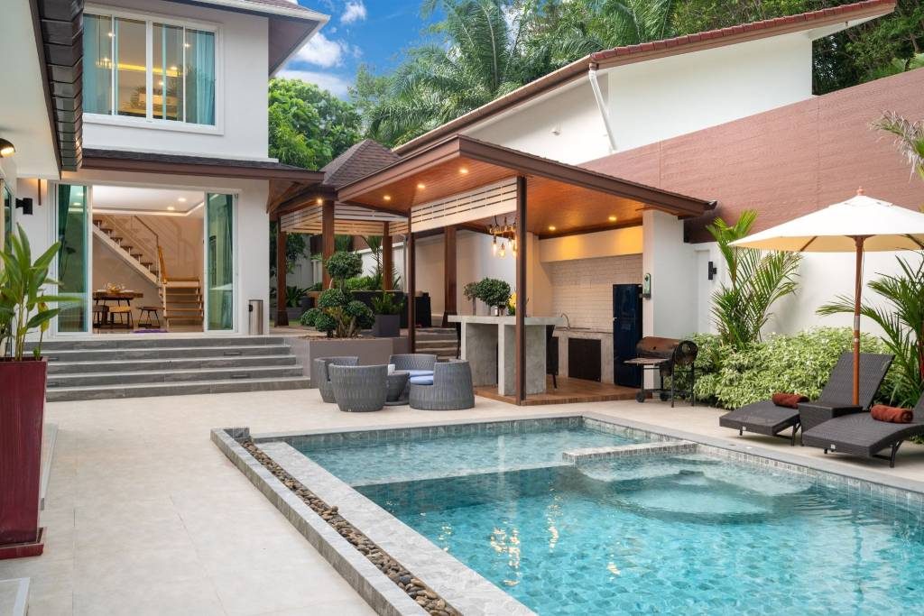 luxury villa travertine poolside flooring